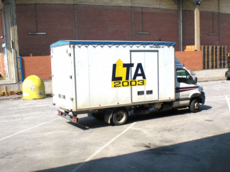 Flota de camiones de transportes LTA 2003